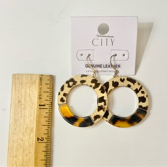 ♦️SOLD♦️ Boutique leopard print calf hair leather tortoise shell dangle earrings - Picture 6 of 6